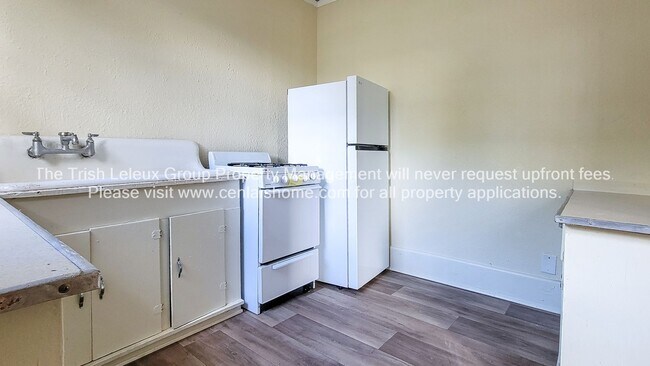 Building Photo - ** Large 1/1 ready now**