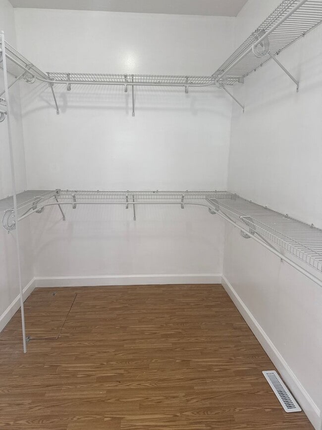 Building Photo - 622 Garvey Ln