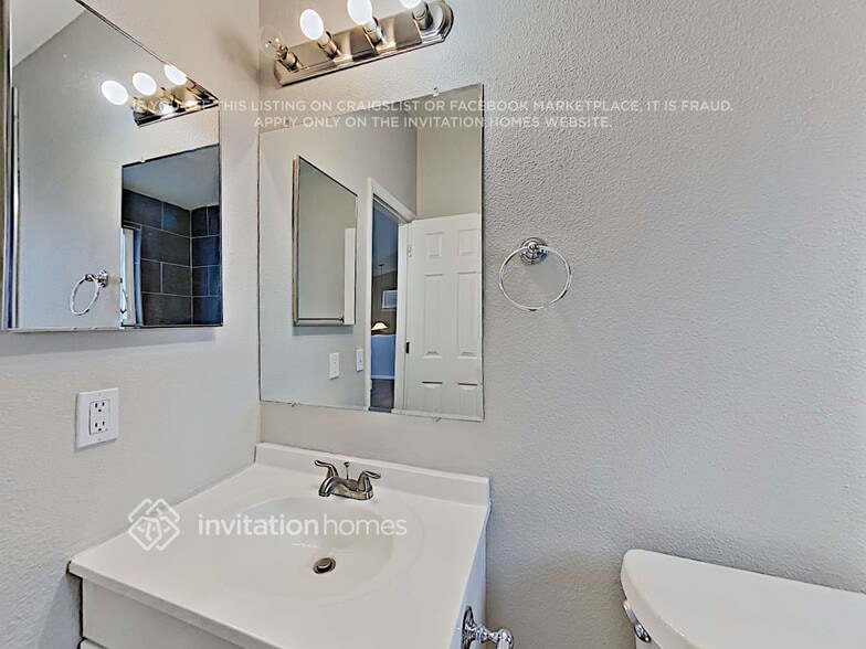 Building Photo - 17032 E Wagontrail Pkwy