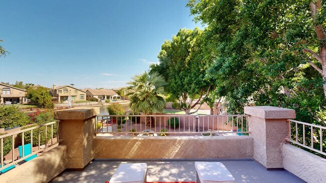 Building Photo - 853 N Blackstone Ct