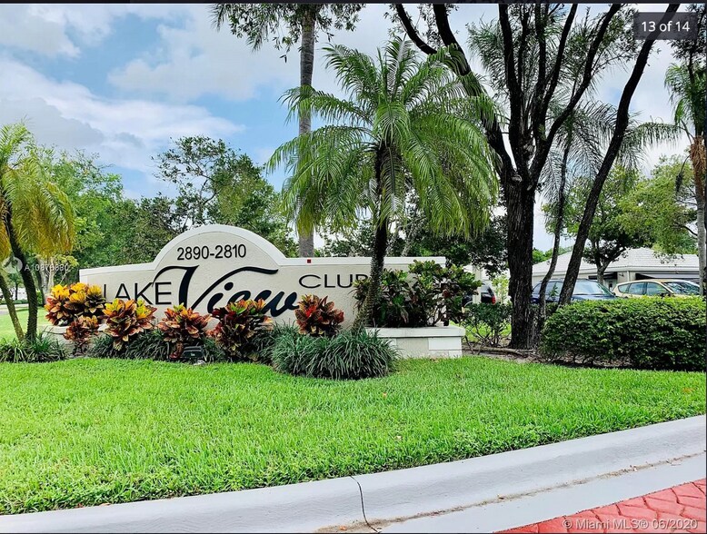 Building Photo - 2810 N Oakland Forest Dr