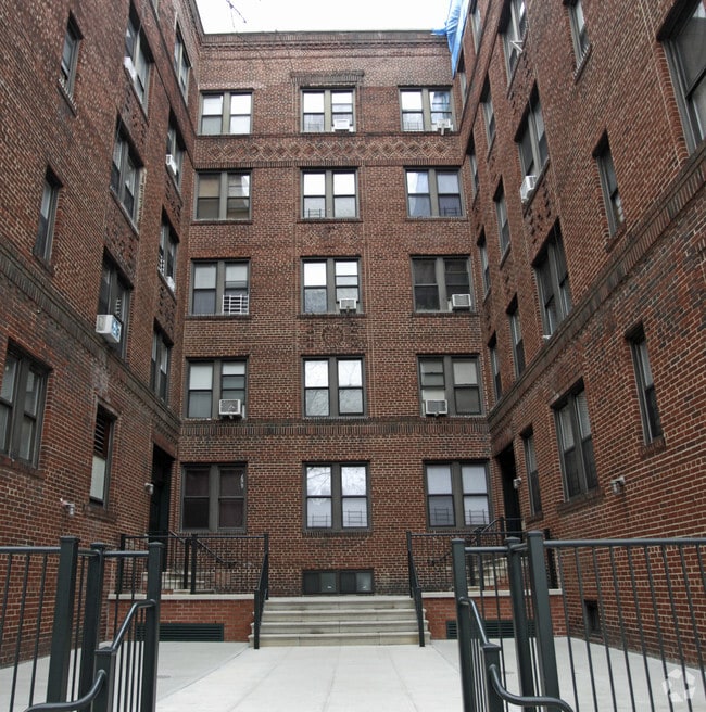 Primary Photo - Woodlawn Apartment Homes