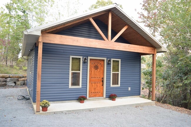 Building Photo - 86 Donham Dr