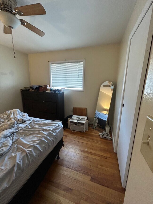Building Photo - 2 Bedroom, 1 Bath Duplex