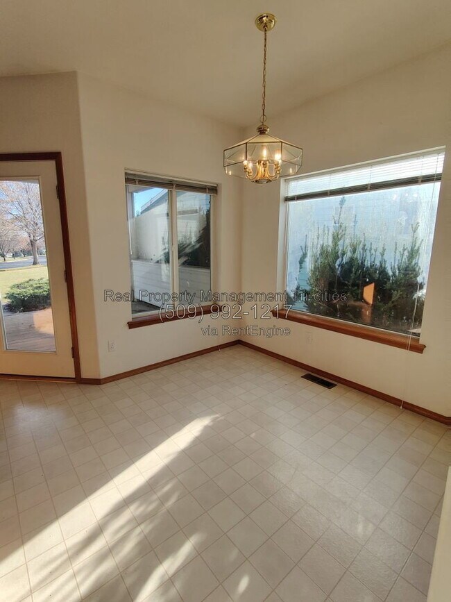 Building Photo - 2650 Sandstone Ln