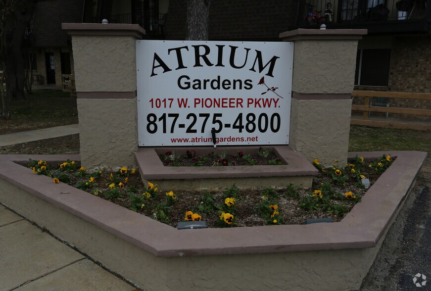 Signage - Atrium on Pioneer