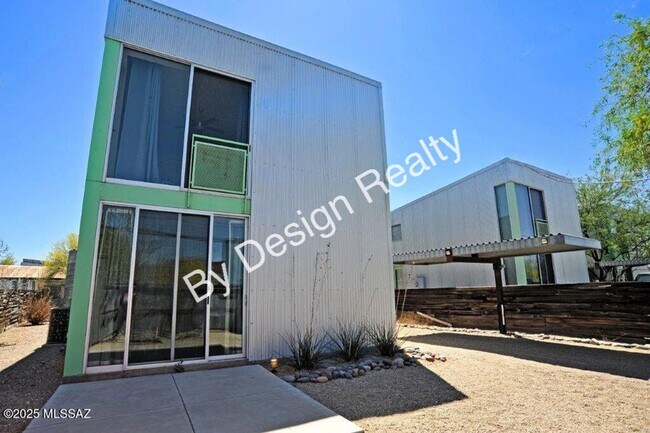 Building Photo - Modern Loft-Style Home in Barrio Metalico