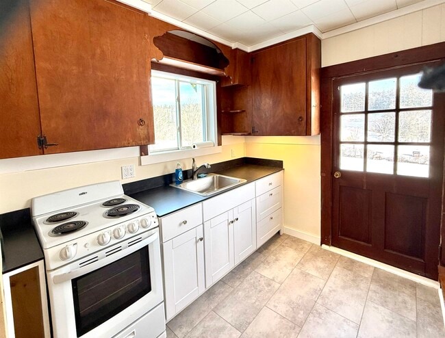 Building Photo - 383 Sanborn Rd