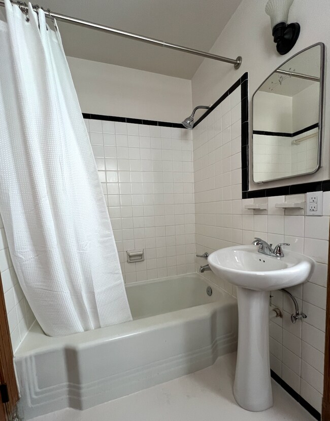 bath - 108 E Union St