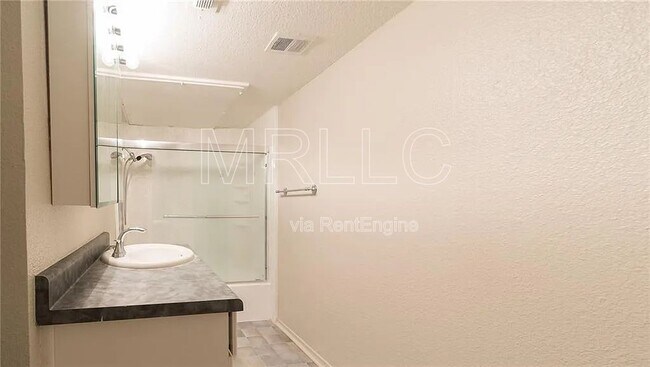 Building Photo - 4012 Ridglea Country Club Dr