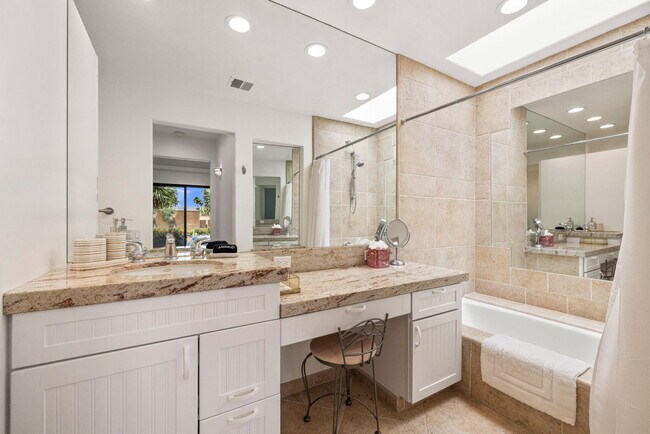 Building Photo - 73416 Mariposa Dr