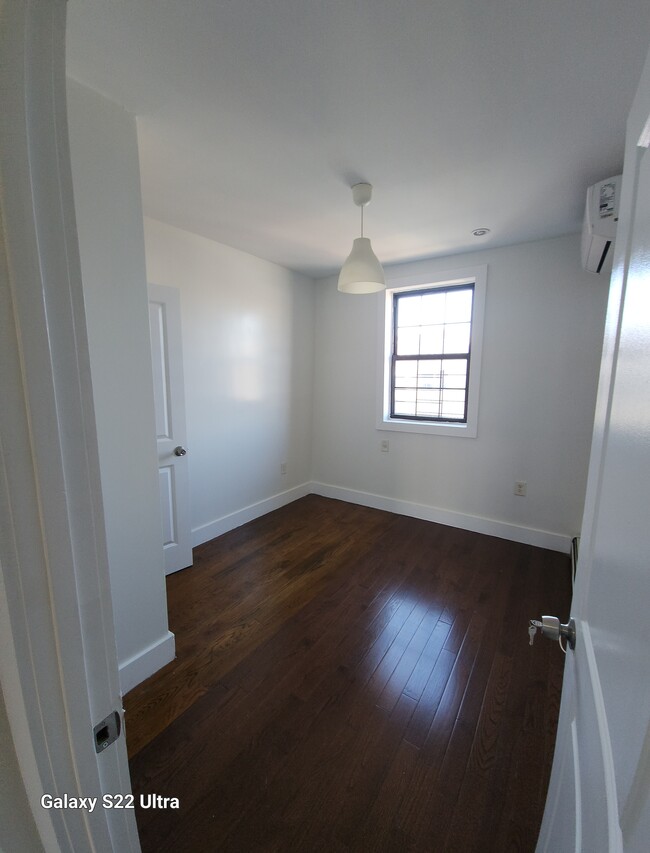 Bedroom - 76 Louisiana Ave