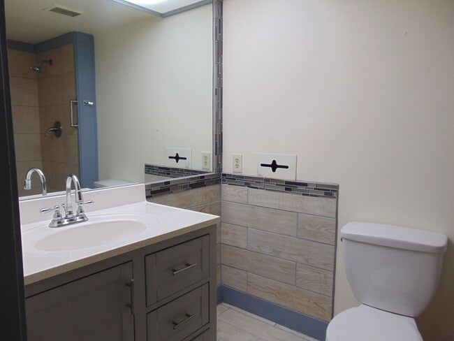 Building Photo - Waiakea Villas Condo - Studio w/ full kitchen plus lanai