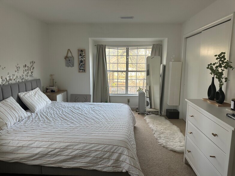 Building Photo - 290 Patriot Ln