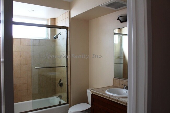 Building Photo - 553 Laguna Dr