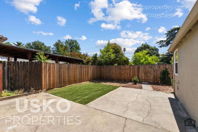 Building Photo - "Charming 4-Bed Retreat in the Heart of Sa...