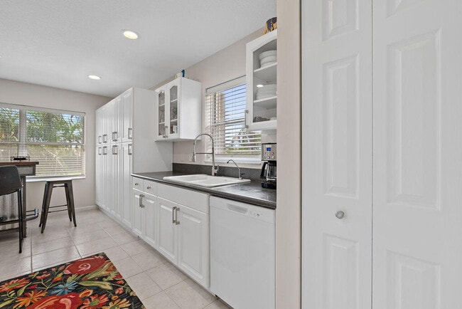 Building Photo - 8050 Aberdeen Dr