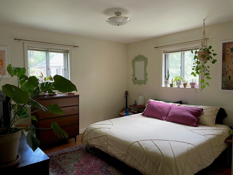 Bedroom 1 Furnished - 307 Watts St