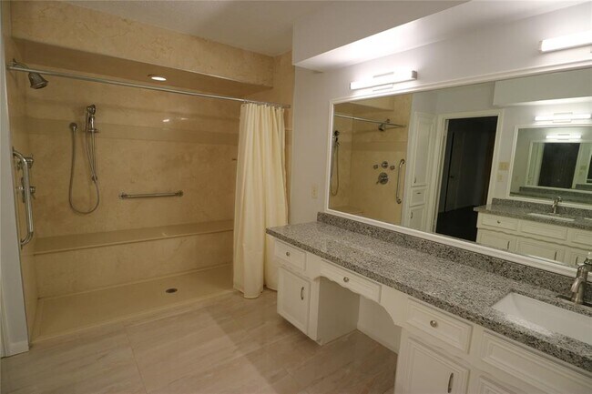 Building Photo - 9939 Kemp Forest Dr