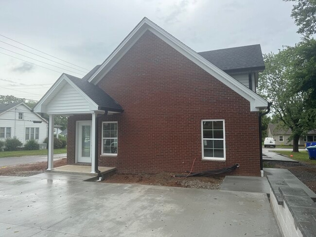 Building Photo - 417 N High St