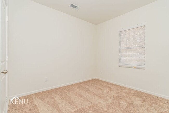 Building Photo - 484 Crestridge Dr