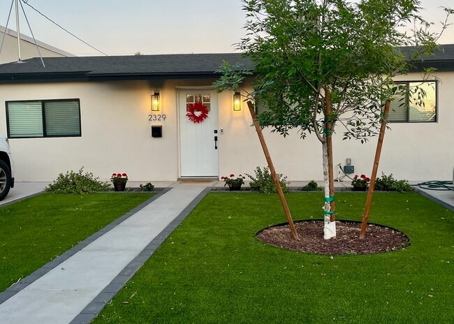 Curbside - 2329 N Mitchell St