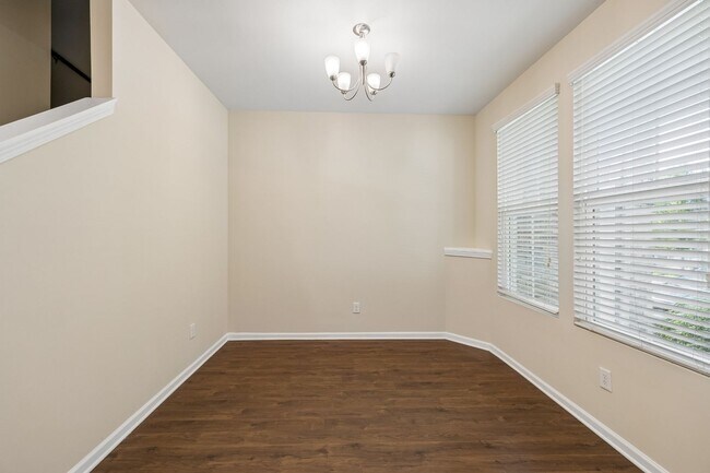 Building Photo - Modern 3BR Townhome with Garage in Desirable Nichols Vale