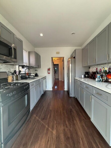 Building Photo - 365 3rd St