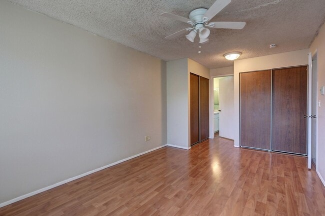 Building Photo - Very Nice 2 Bedroom Kent Valley Townhome, Great Location!