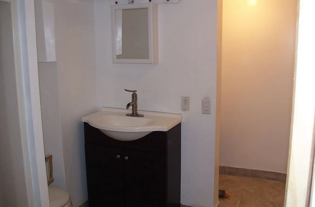 Building Photo - 2 Farwell St