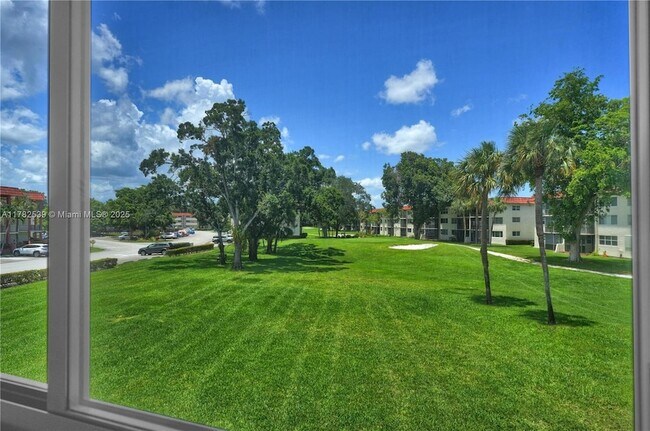 Building Photo - 8941 S Hollybrook Blvd