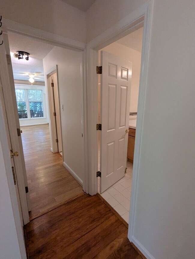 Building Photo - Beautiful townhouse with lakeside views, convenient to Chapel Hill and Durham!