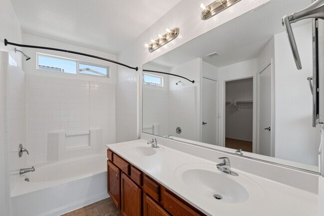 Building Photo - Freshly Updated 4 Bed | New Carpet, New Appliances & Open Layout