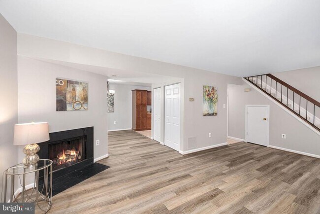 Building Photo - 10673 Spring Oak Ct