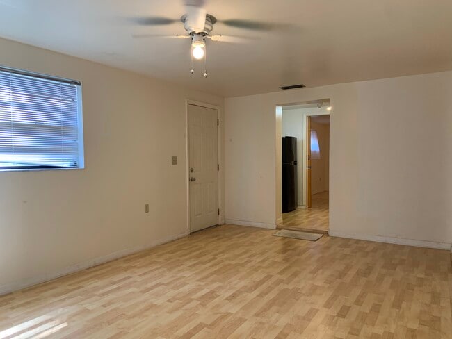 Building Photo - 8736 Overlook Dr