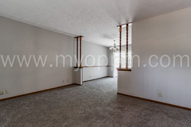 Building Photo - Beautiful 3 Bedroom / 2.5 Bath | 120th and...