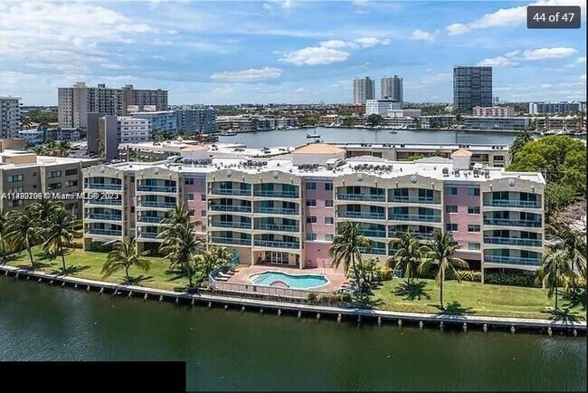 Building Photo - 201 Golden Isles Dr