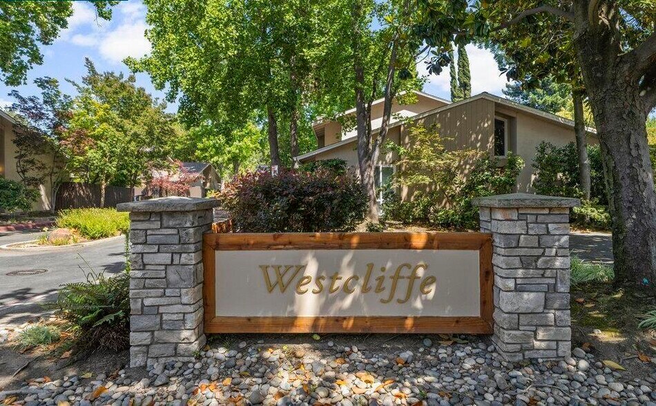 Building Photo - 2408 Westcliffe Ln