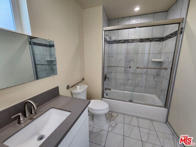 Building Photo - 2726 Cochran Ave