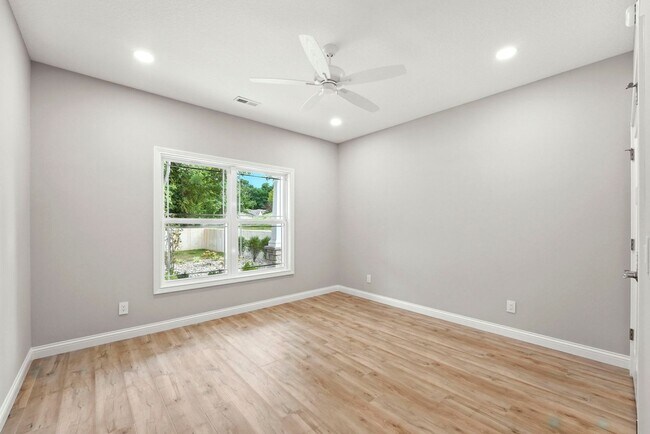 Building Photo - 80 Lane 520 Lake James