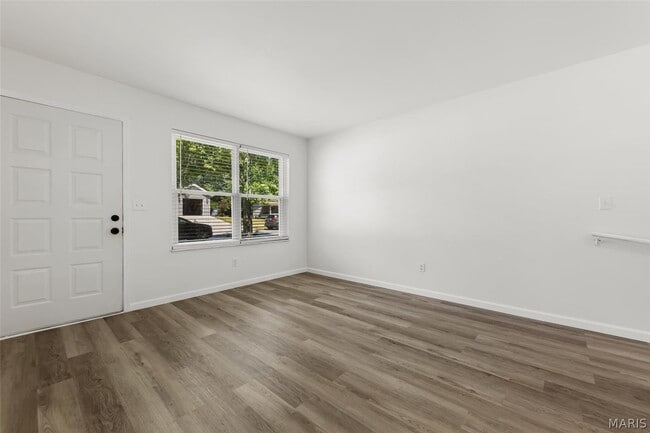 Building Photo - 32 Laura Dr