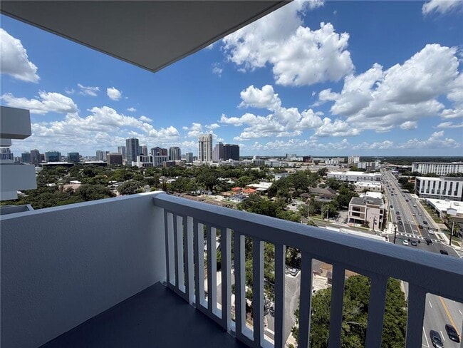 Building Photo - 400 E Colonial Dr