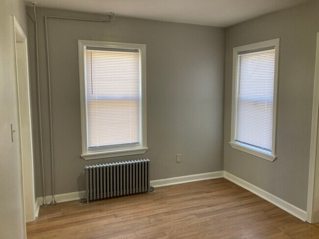 Dinning/Office - 60 Division St