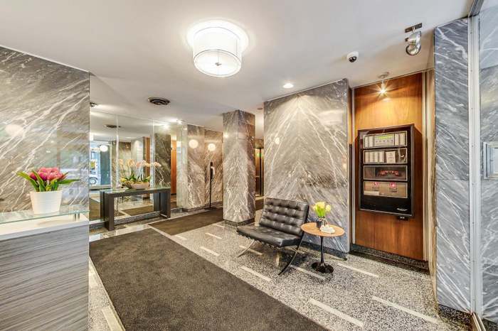 lobby - 30 E Elm St