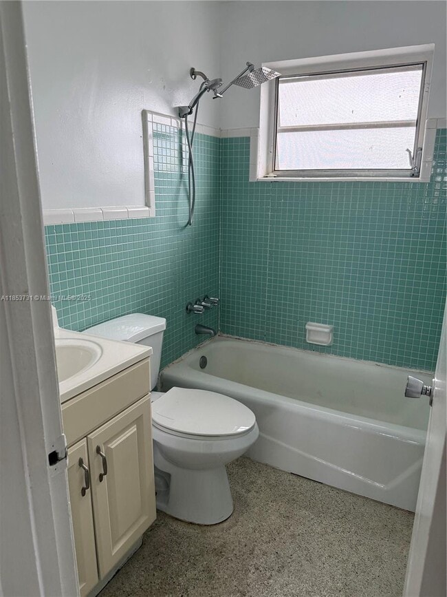 Building Photo - 519 SW 27th Ave