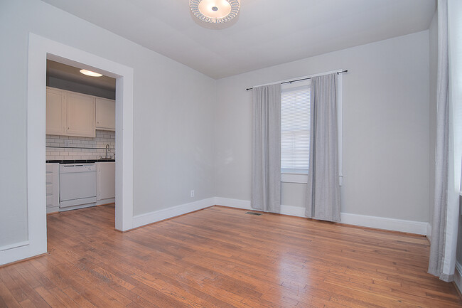 Dining room - 721 S Washington St