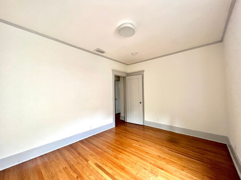 Building Photo - 1343 Portia St