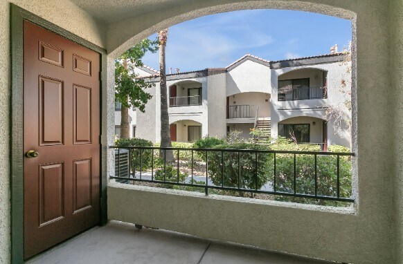 Building Photo - 950 Seven Hills Dr