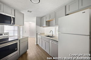 Building Photo - 7547 Oriental Trail