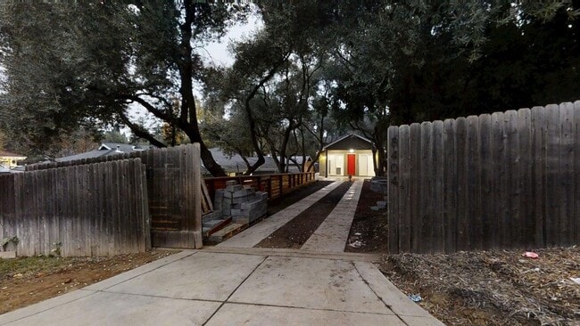 Building Photo - 8404 Ascolano Ave